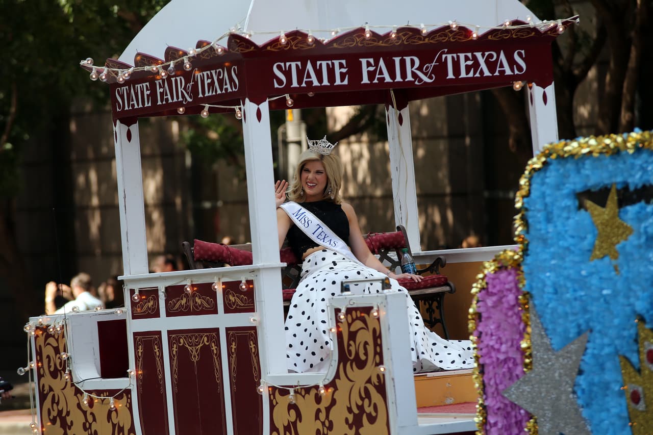 Dallas se pintó de música y fiesta en el inicio a esta gran feria