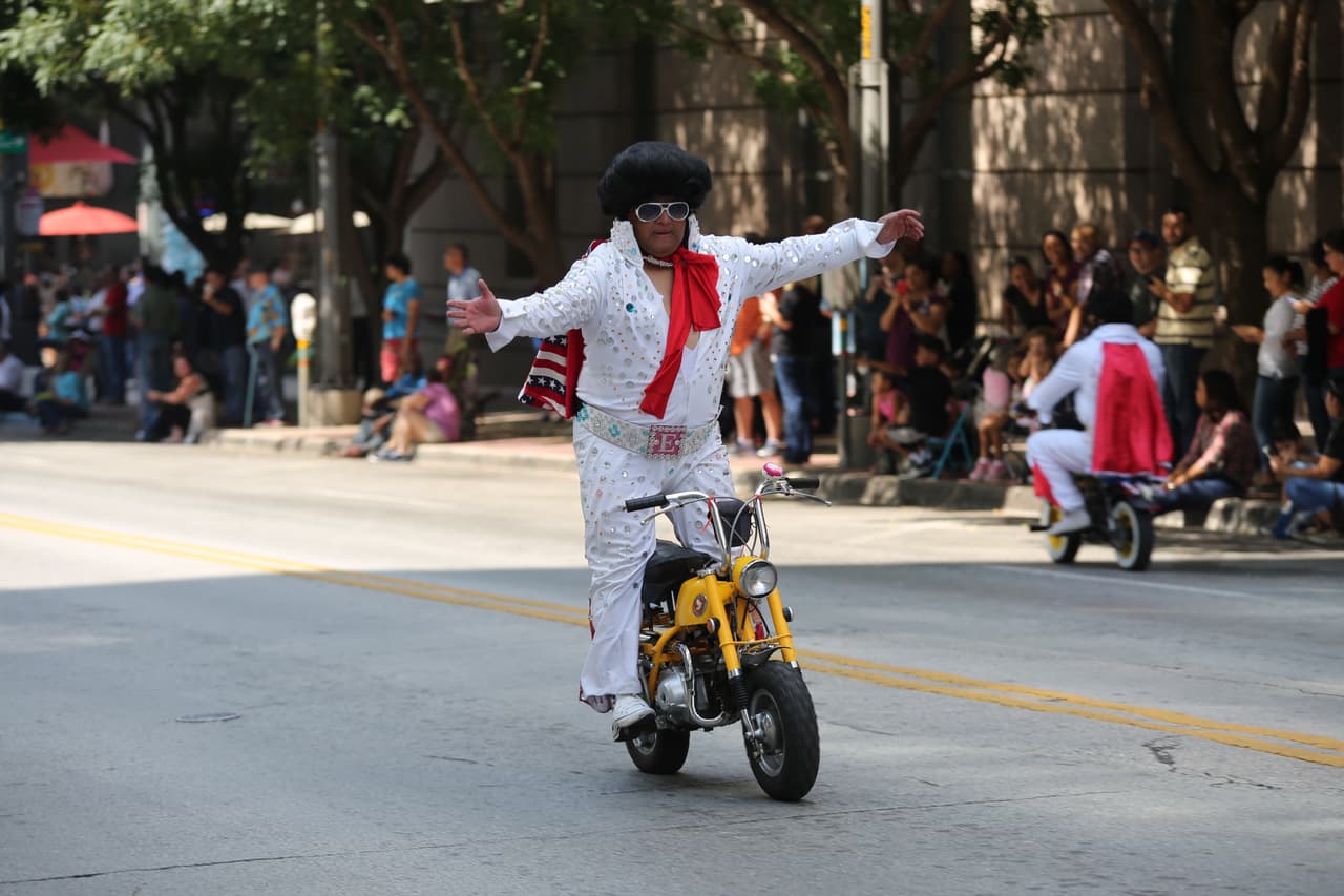 Dallas se pintó de música y fiesta en el inicio a esta gran feria