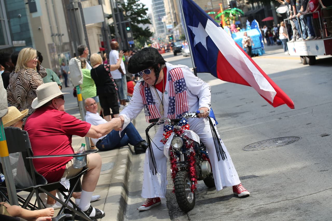 Dallas se pintó de música y fiesta en el inicio a esta gran feria