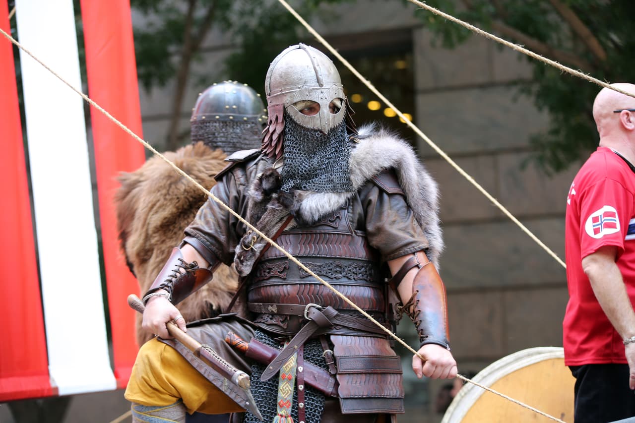 Dallas se pintó de música y fiesta en el inicio a esta gran feria