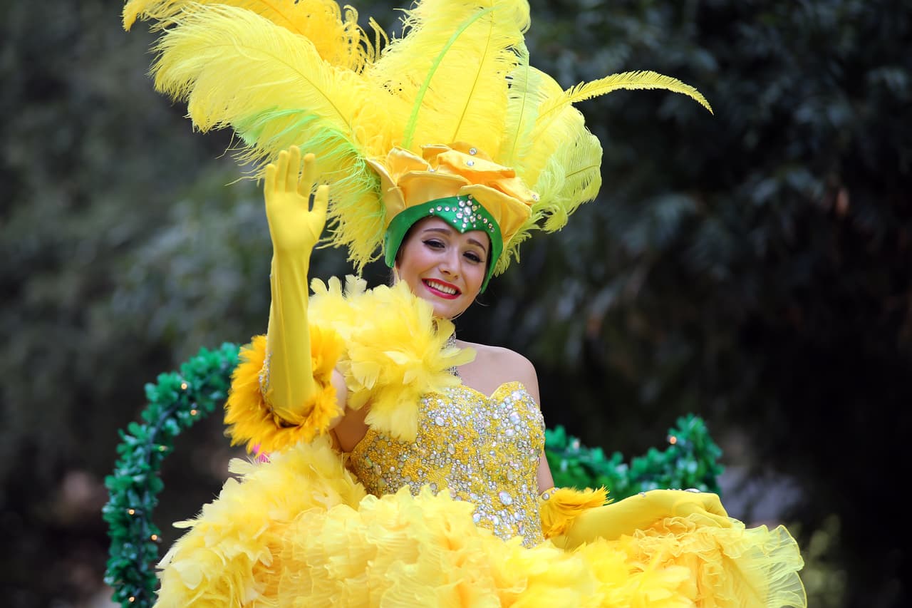 Dallas se pintó de música y fiesta en el inicio a esta gran feria