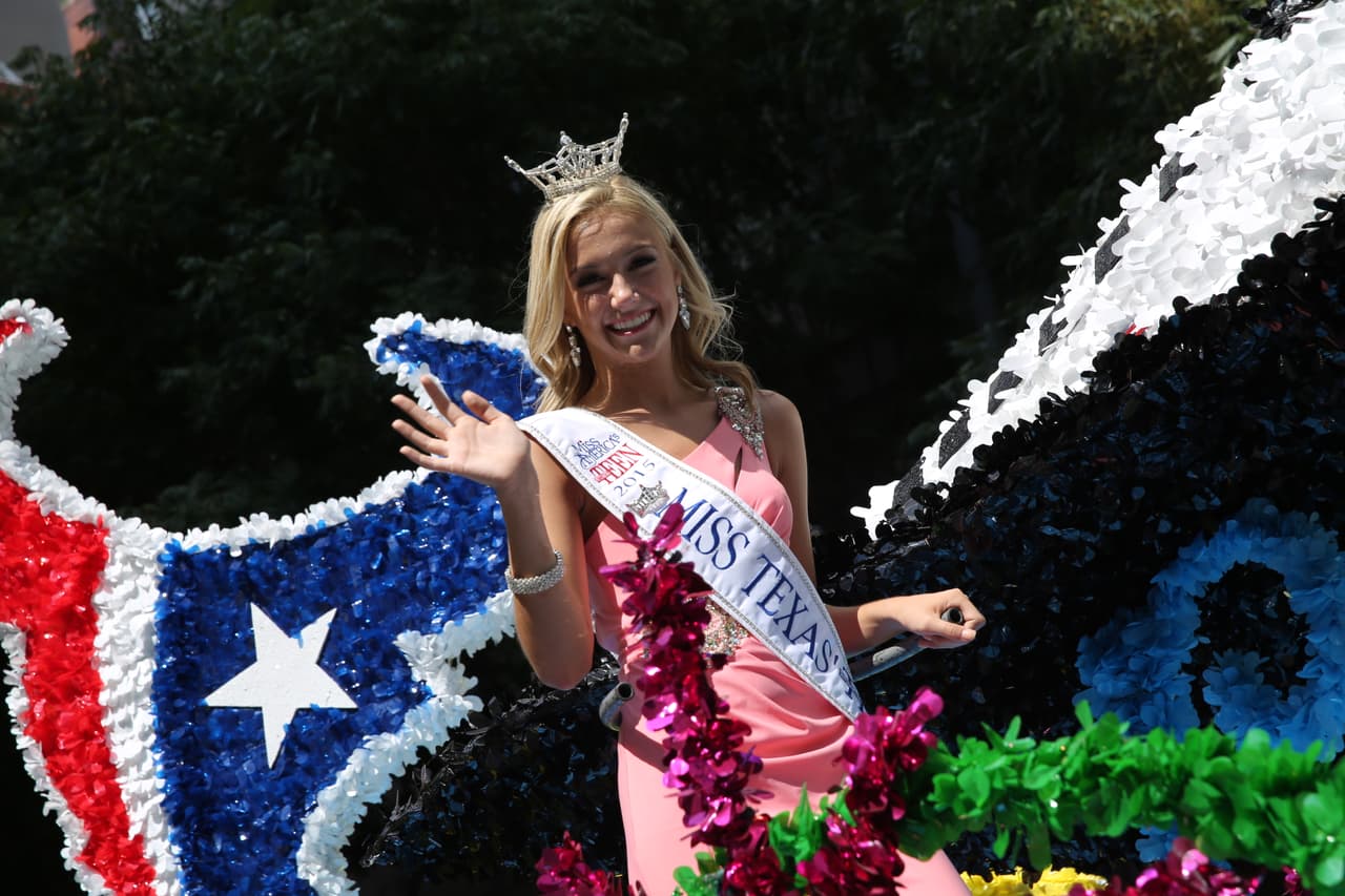 Dallas se pintó de música y fiesta en el inicio a esta gran feria