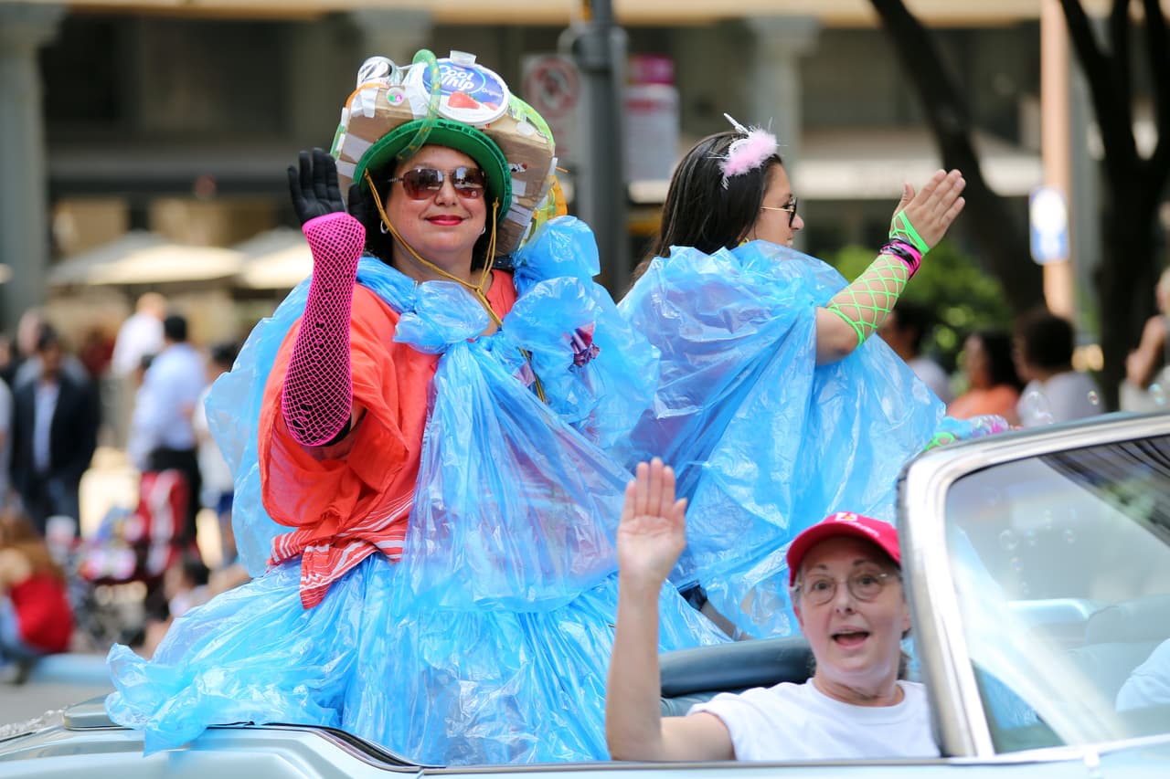 Dallas se pintó de música y fiesta en el inicio a esta gran feria