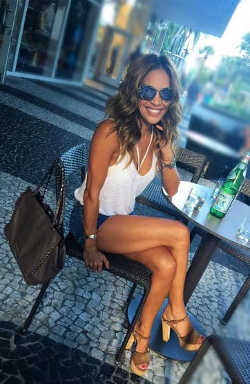 Karla Martinez: “Esperando el cafecito... Y ustedes?” (Septiembre 3, 2016).