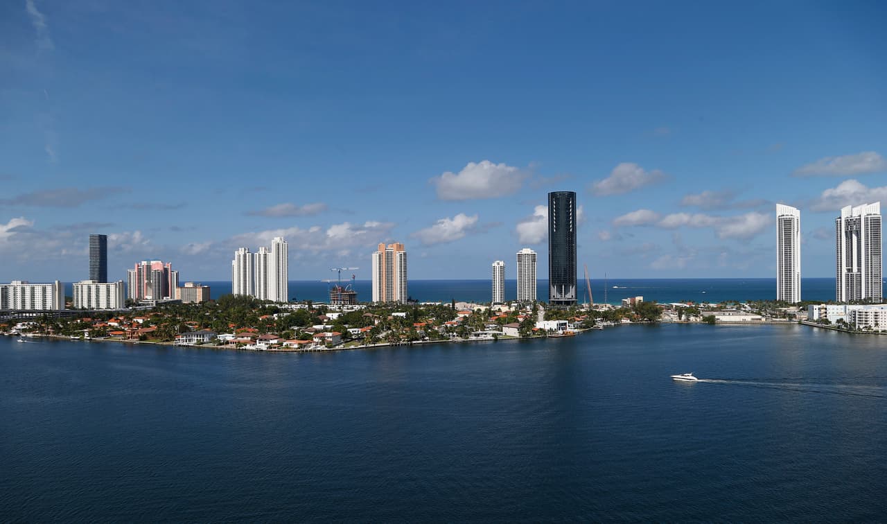 La ciudad de Aventura tendrá su celebración del 4 de Julio con fuegos artificiales en Country Club Drives, a las 9:00 pm.