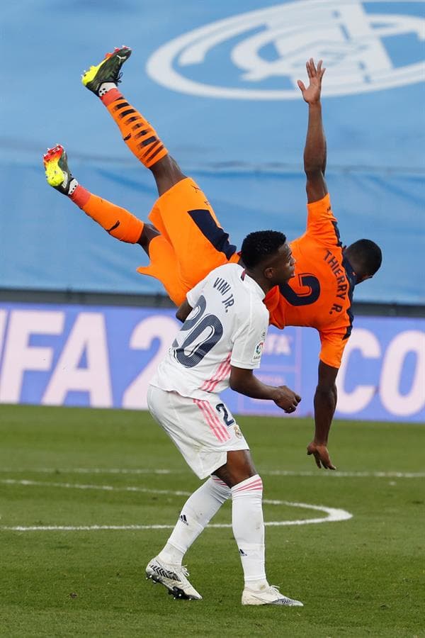 Con goles de Toni Kroos y Karim Benzema, el Real Madrid se queda con la victoria sobre el Valencia 2-0. Los Merengues se ubican en segundo lugar de la tabla y a cinco puntos del líder, el Atlético de Madrid, durante la Jornada 23 de LaLiga.