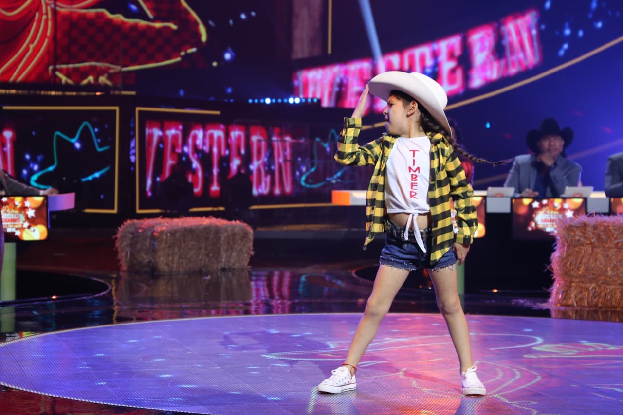 Luisangeli bailó 'Timber' de Pitbull.