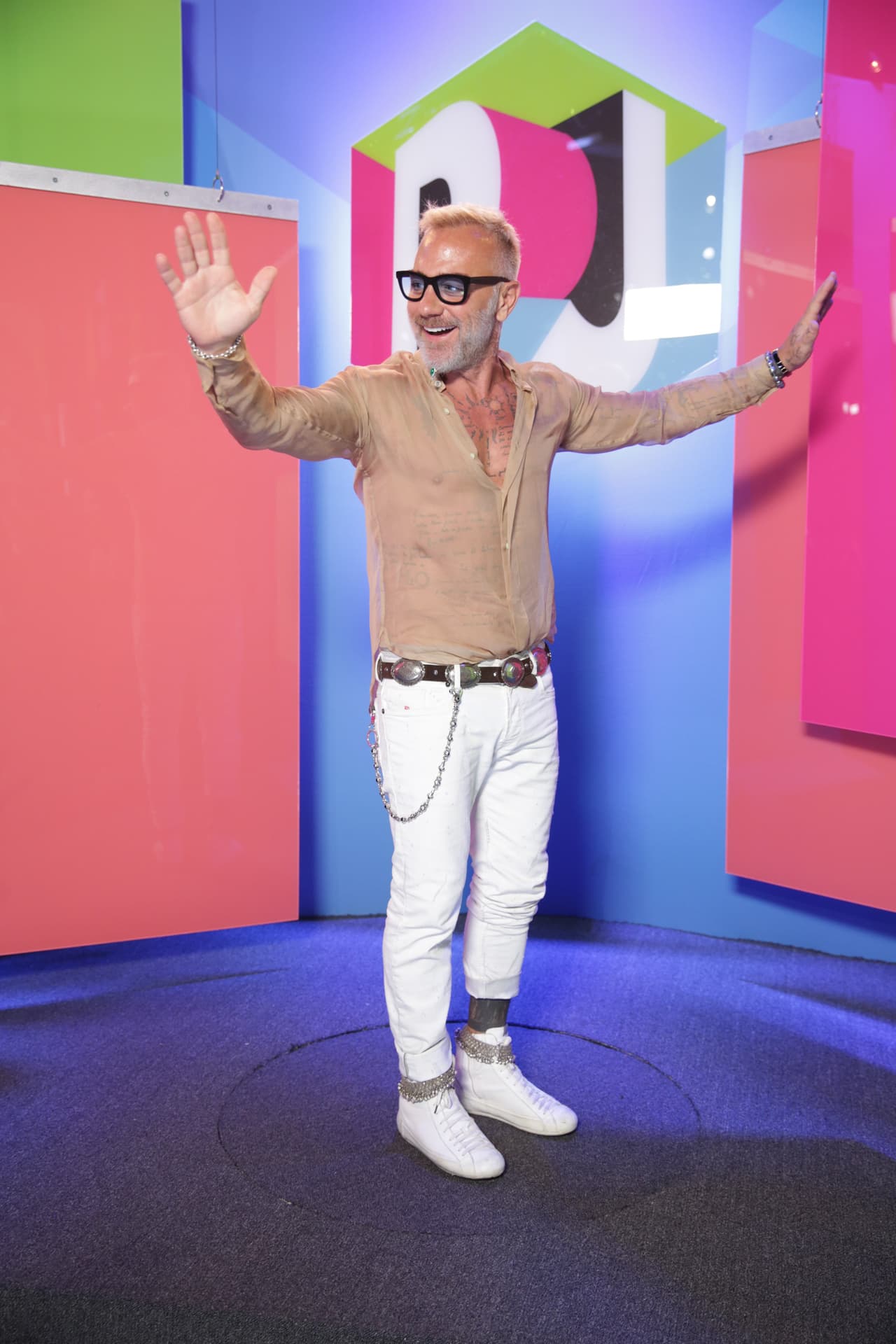 En sus redes sociales, Gianluca ha dado muestra de las excéntricidades a las que está acostumbrado y esta emisión de Premios Juventud no fue la excepción para este famoso millonario.