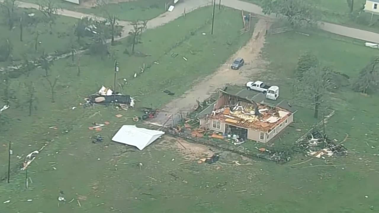 Runaway Bay inicia recuperación tras tornado dejó un muerto y decenas de casas dañadas