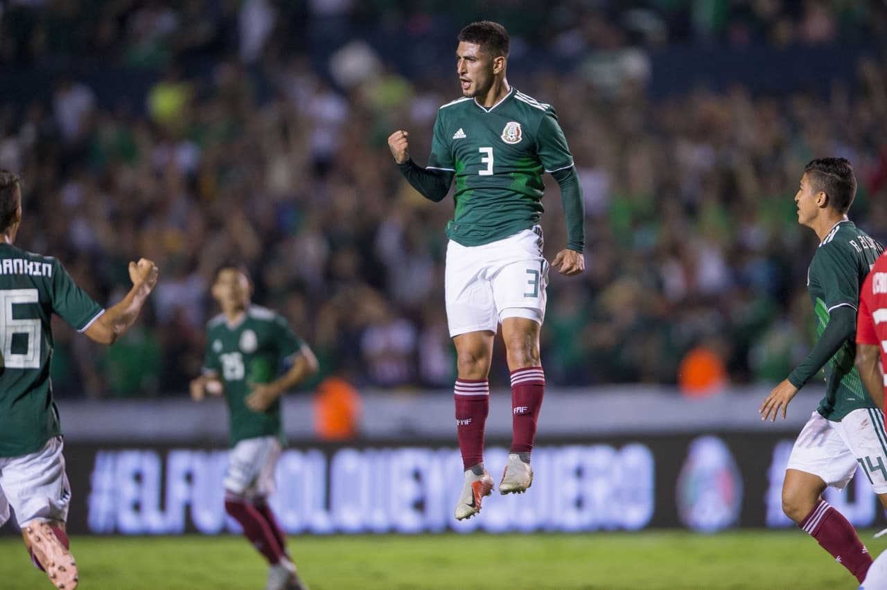 El balón, antes de anidarse en la red de la cabaña costarricense, pegó en el larguero, lo cual hizo más espectacular el 1-1 en el cotejo.