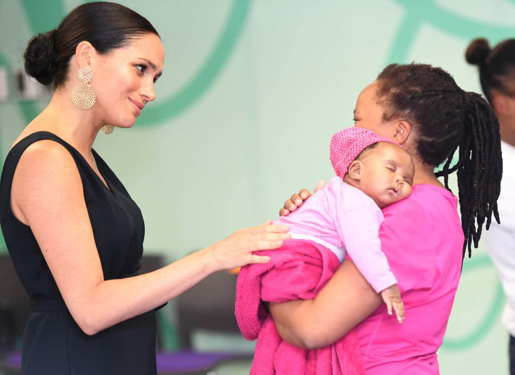 Meghan también pudo conocer las experiencias de algunas de las mujeres que viven con VIH, quienes le contaron cómo han podido salir adelante gracias al apoyo de mothers2mothers.