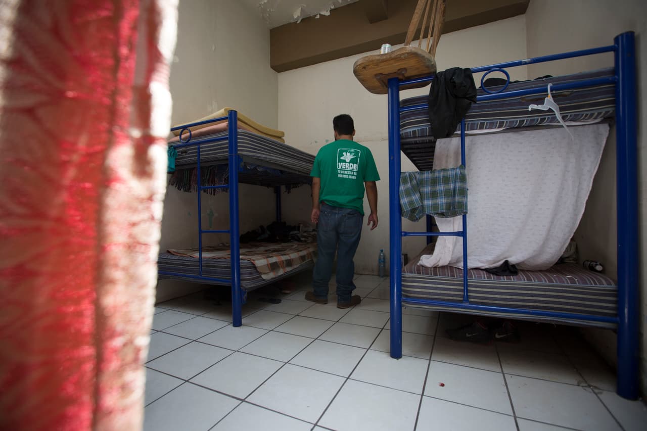 Los que tienen más suerte, consiguen dormir en camas.