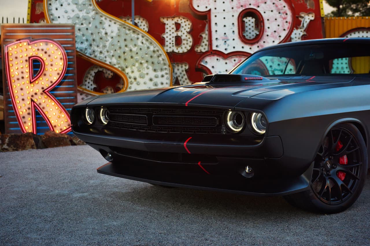 El motor del Challenger Shakedown es un HEMI de 485 caballos de fuerza, inspirado en el impulsor del Challenger de 1971. La transmisión del Dodge Challenger Shakedown es una Viper Tremec T6060 de seis velocidades.