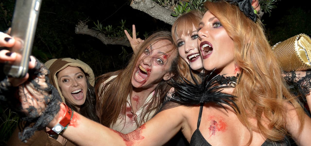 Las selfies no podían faltar. Son moda incluso entre las vampiresas.