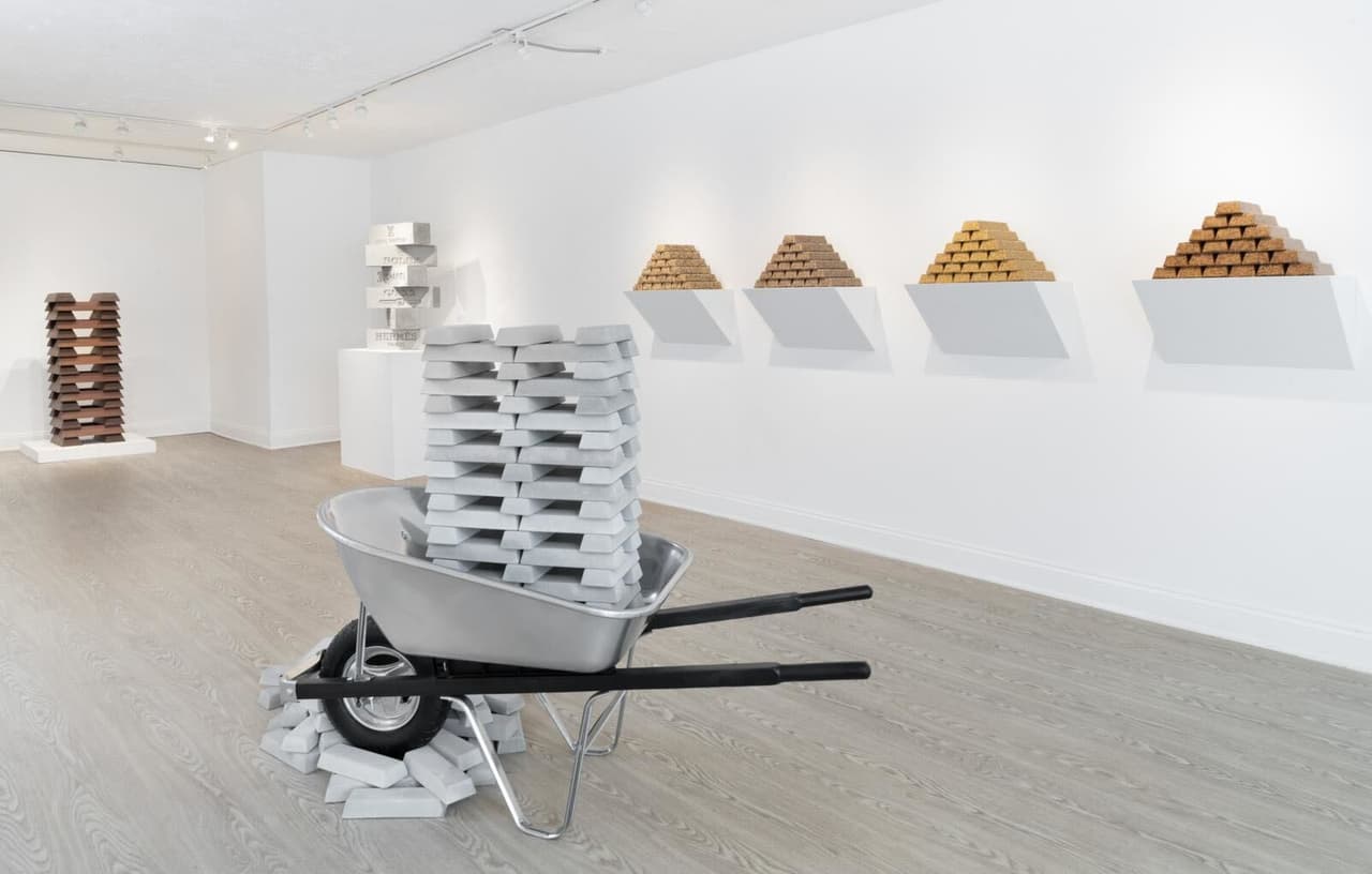 La galería Catalyst Contemporary está ubicada en 523 N. Charles St. Baltimore, MD, 21201. La exposición estará abierta al público desde el sábado 17 de septiembre hasta el 29 de octubre de miércoles a domingo en horario de 12:00 pm a 5:00 pm.