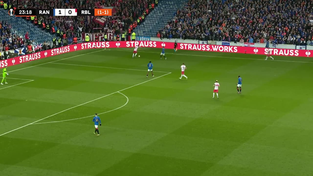 ¡GOL!  anota para Rangers. Glen Kamara