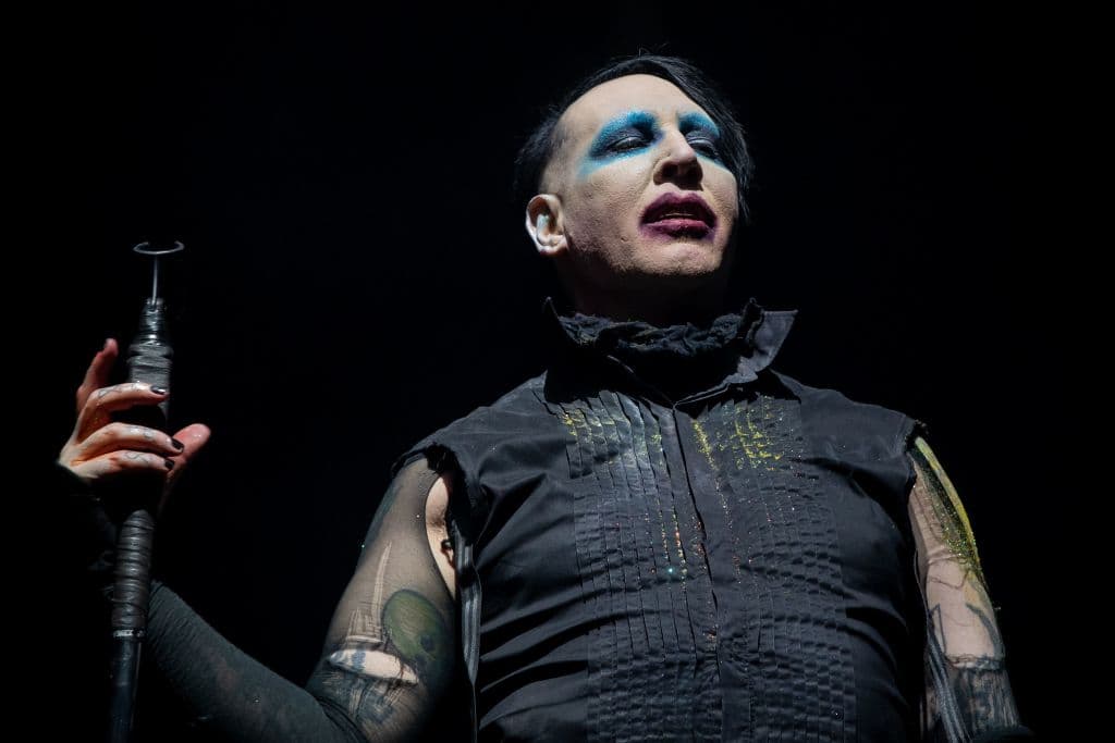 Marilyn Manson tiene pendiente una orden de arresto por agresión 