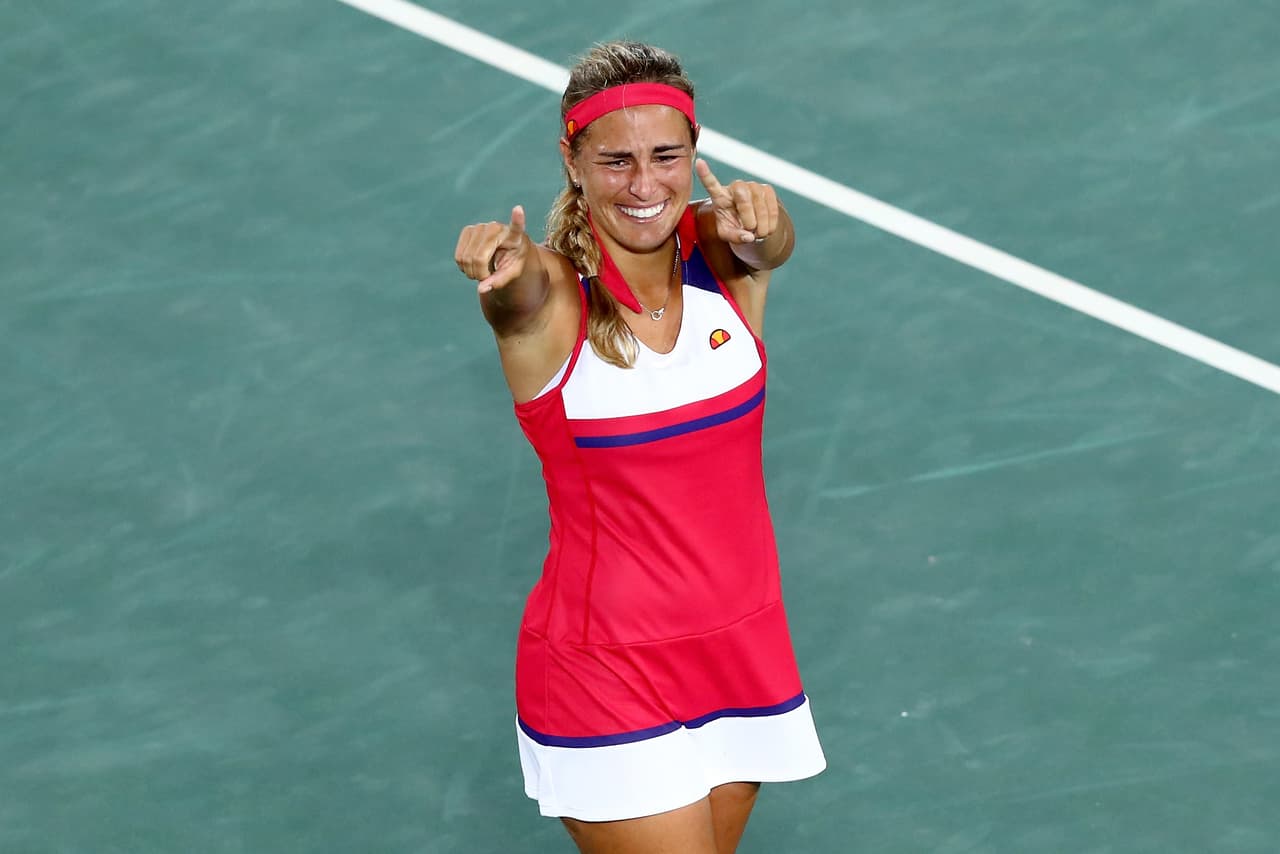 A sus 22 años hizo su debut olímpico y ganó la primera medalla de oro para la Isla. Lo logró tras un luchado partido contra la alemana Angelique Kerber, segunda en el escalafón mundial.