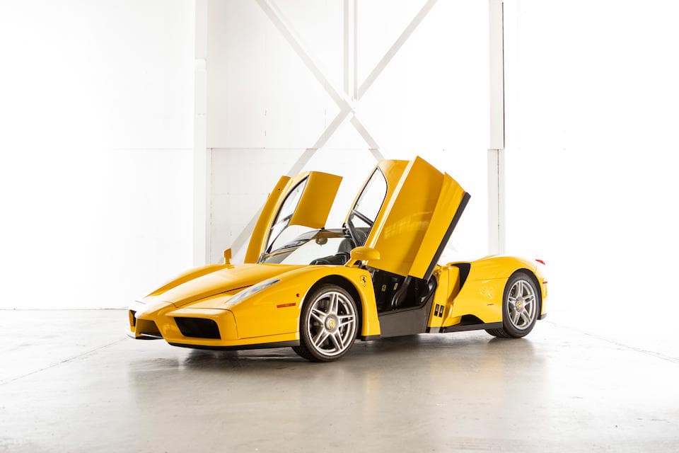 <h3 class="cms-H3-H3"><b>Ferrari Enzo 2003</b></h3>
<br>Vendido en $3,117,022 con un registro de 13 millas (21 kilómetros).