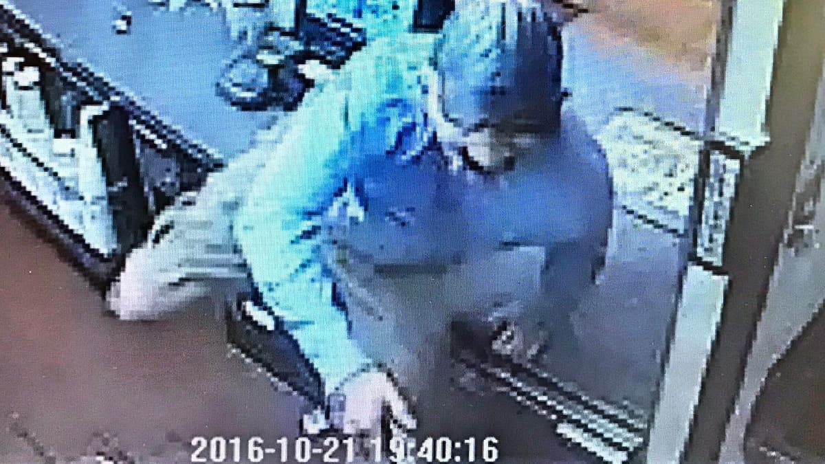 En busca del hombre enmascarado que asesinó a empleado de Jack In The Box