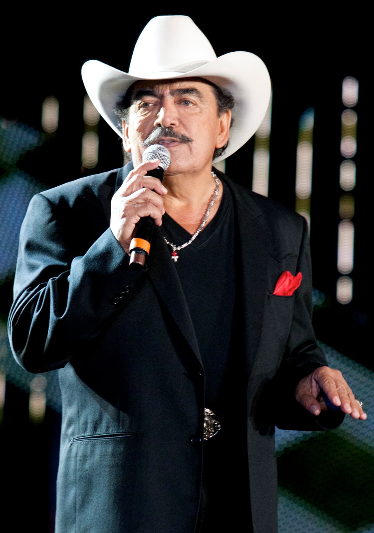 Otro ídolo orgullosamente mexicano es Joan Sebastian, quien a lo largo de varios años de trayectoria logró consolidar un repertorio musical inigualable.