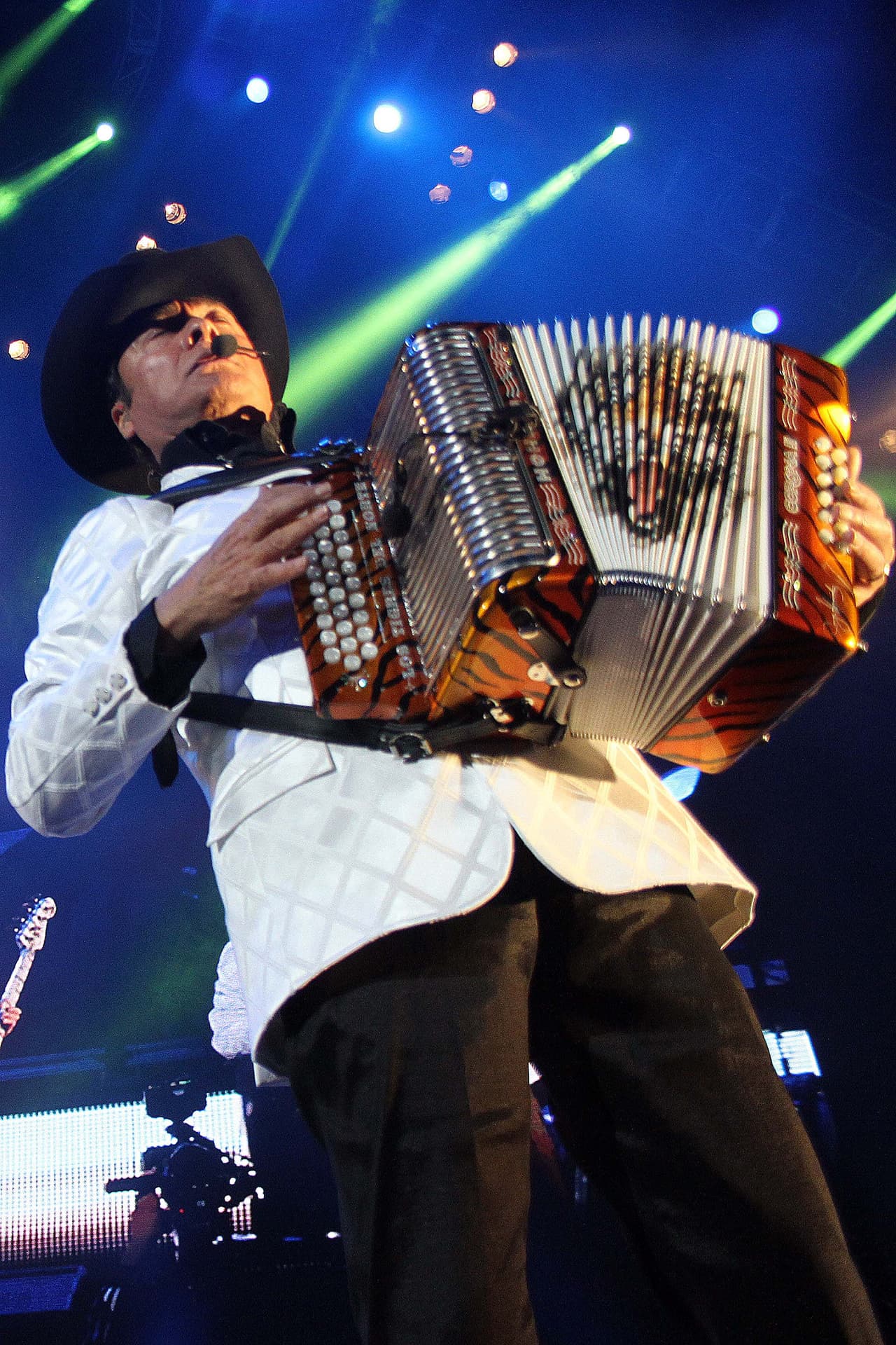 Su música es todo un recorrido por historias que hoy se han vuelto clásicas leyendas. Considerados los padres del corrido, Los Tigres ocupan un lugar muy especial en la música mexicana.