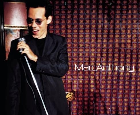 11. 'Marc Anthony' es el nombre de su primer álbum homónimo lanzado en 1999, en el que debuta cantando en inglés. Con el tema 'I Need To Know', logró el éxito a pocos días de su estreno.
