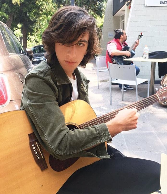 “Me gusta el pop-rock, el rock alternativo y sigo investigando porque estoy en un punto de no saber completamente hacia donde voy, pero tengo claro hacia donde no”, dijo el hijo de Carina Ricco en entrevista con la revista ¡Hola! México en febrero de 2019.