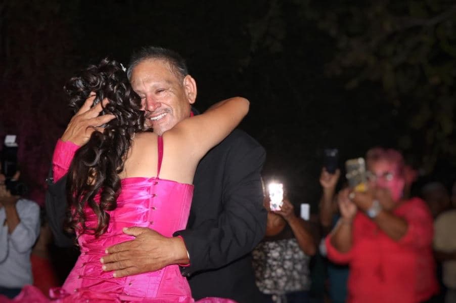 El padre y su hija quinceañera celebran su fiesta en localidad de México tras un popular video que se hizo viral en redes sociales