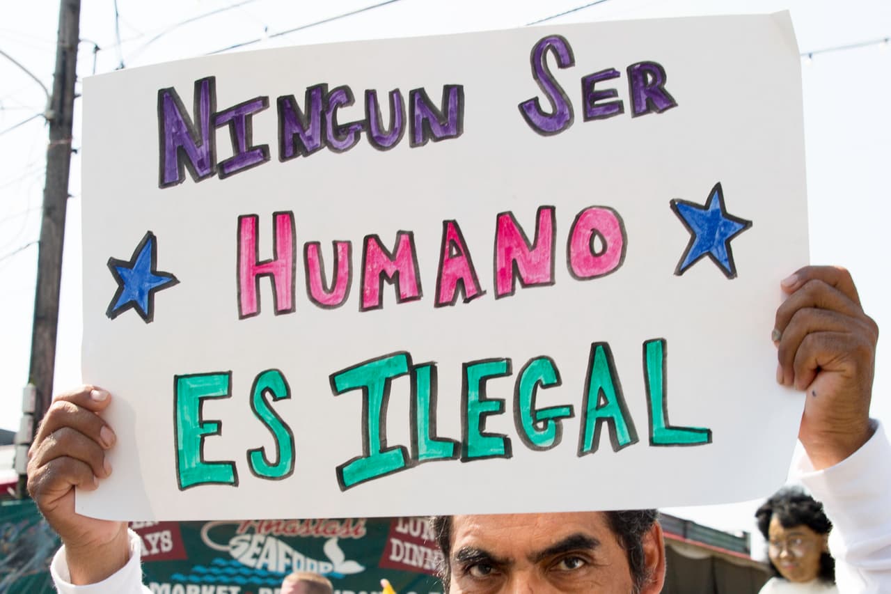 Otro de los carteles vistos en la marcha de los hispanos del sur de Filadelfia.