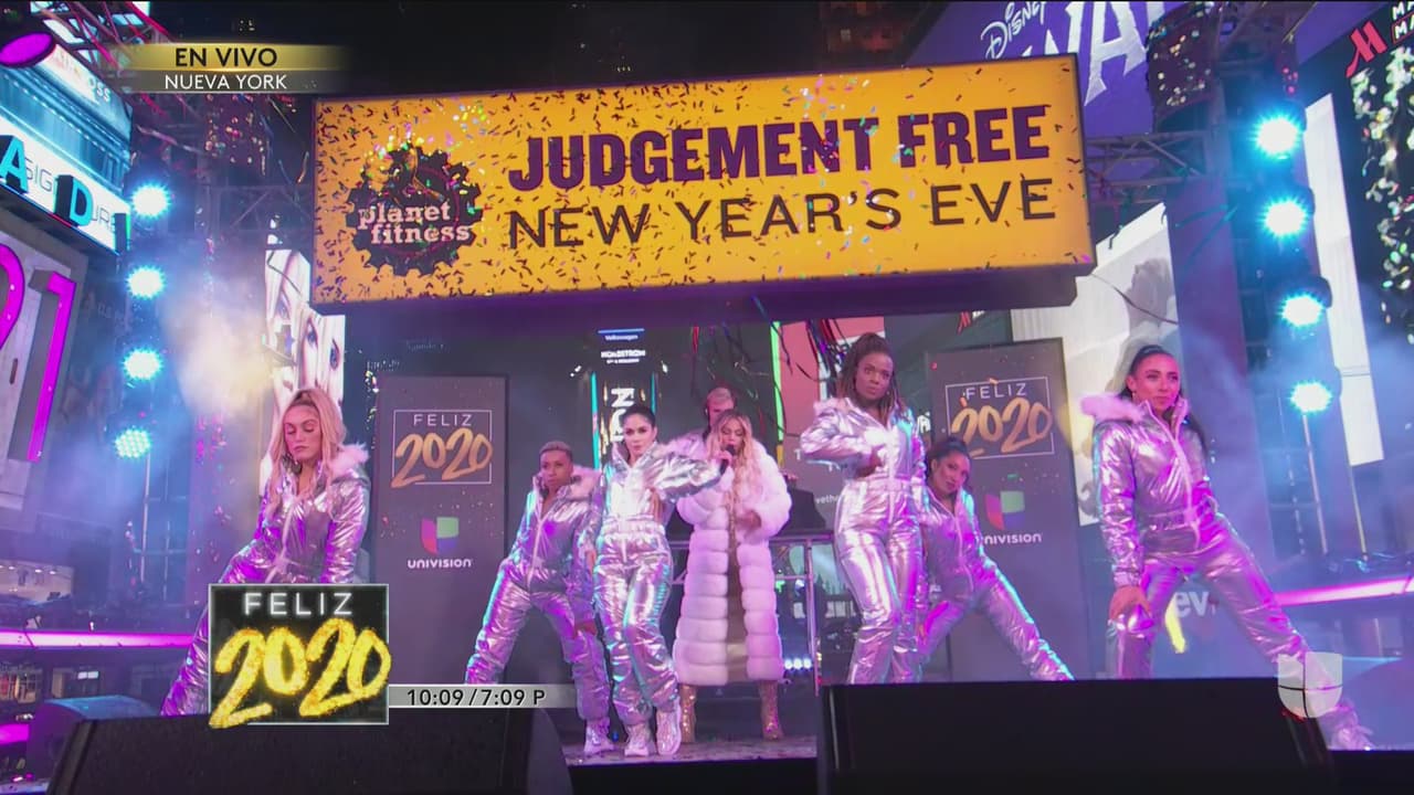 Enseguida hizo su aparición Yennis Bencosme, la ganadora de Reina de la Canción.