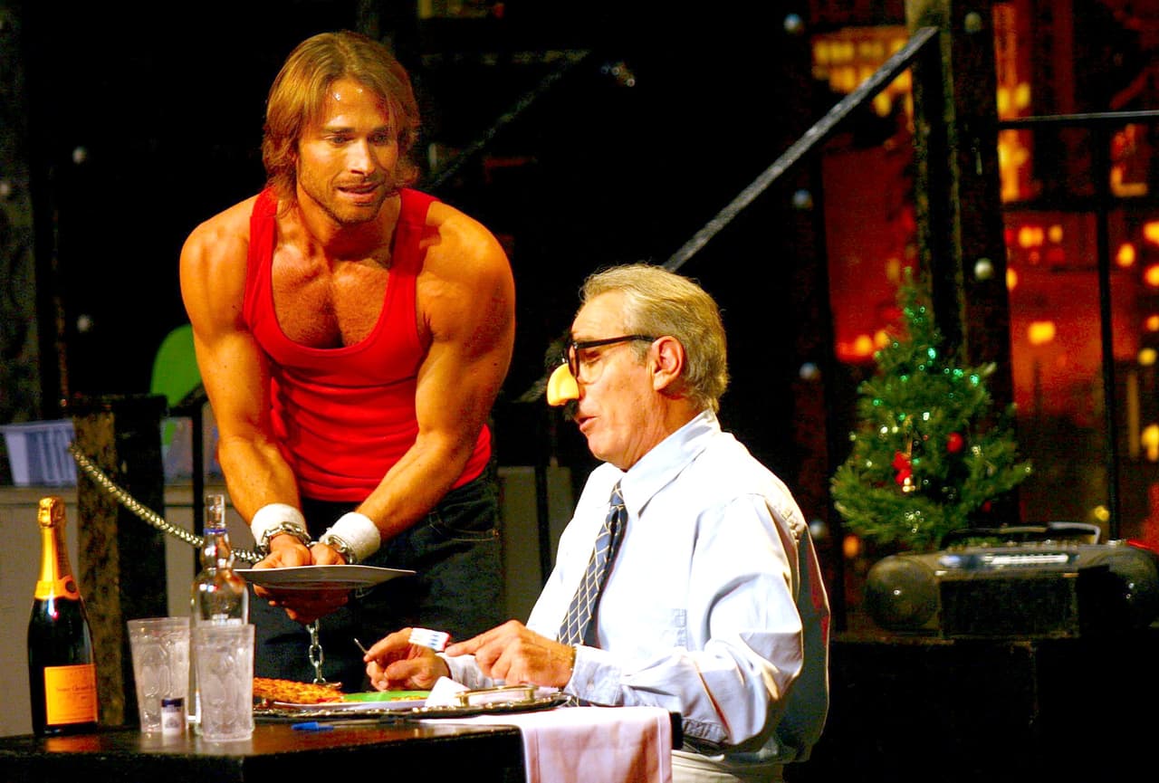 Otras puestas en escena en las que participó fueron 'Divorciémonos mi amor', 'Perfume de gardenias', 'Los hombres son de marte y las mujeres son de venus' y 'P. D. Tu gato ha muerto
<b>'</b>, siendo en ésta última el séptimo actor que acompañó a 
<b>Otto Sirgo</b> en los doce años que llevaba la obra en cartelera.