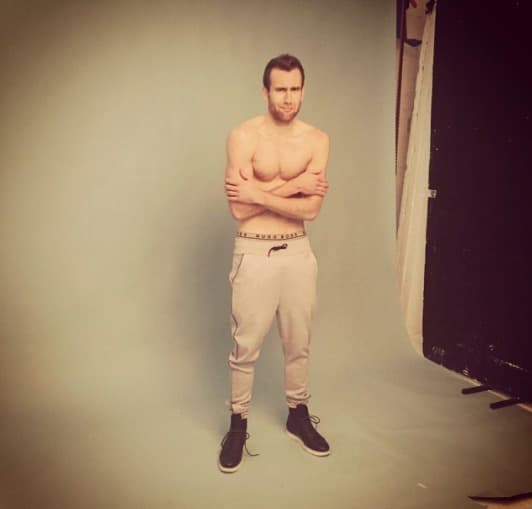 Al terminar ‘Harry Potter’, Matthew Lewis incluso incursionó en el modelaje posando para la revista Attitude en ropa interior en 2015, entre otras apariciones en distintas revistas.