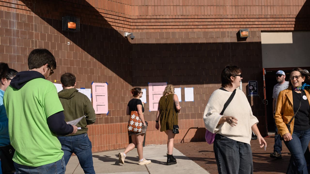 “Los jóvenes salieron a votar”: hispanos describen la jornada electoral en Filadelfia