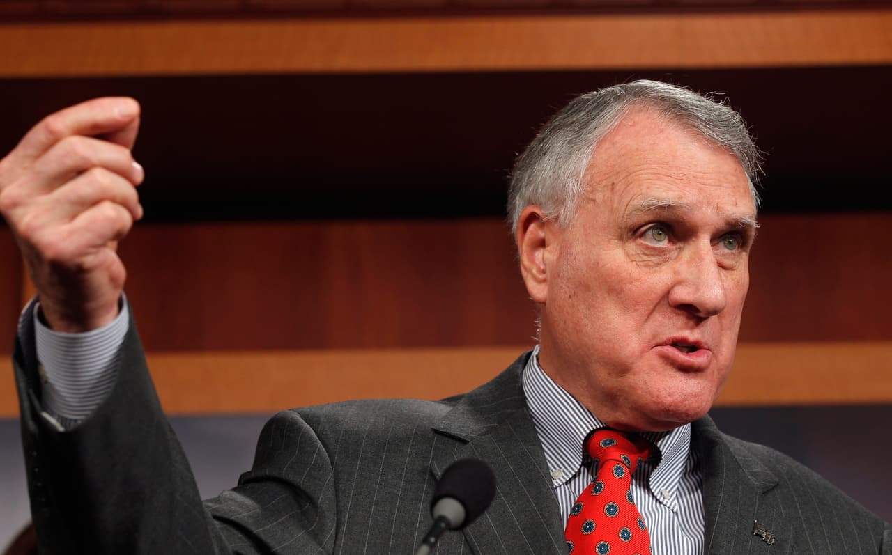 El reemplazo de John McCain propuso en 2005 la salida voluntaria de todos los indocumentados