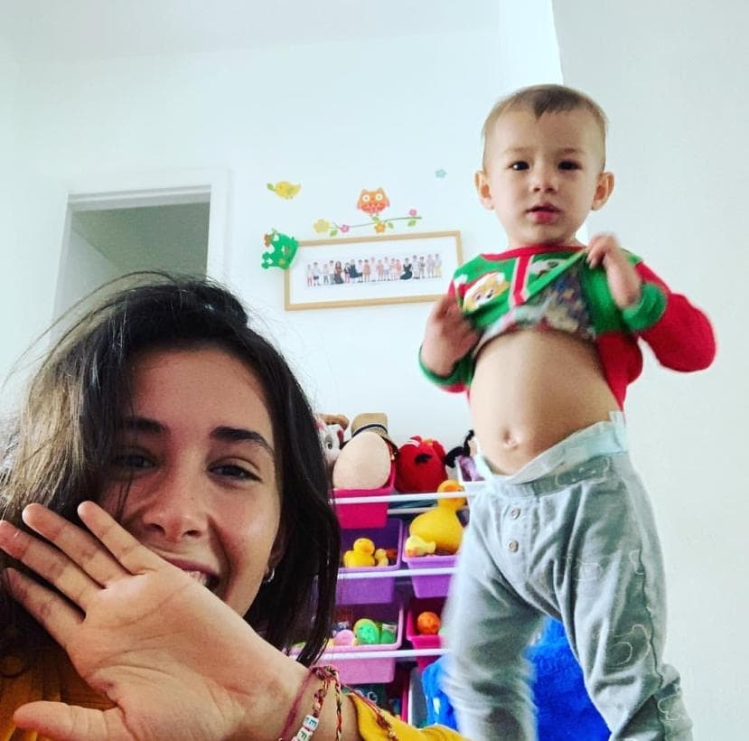 Hannah se mudó de casa cuando Liam apenas tenía unos meses, sin embargo, cada que visita a la familia lo mima y lo llena de cuidados.