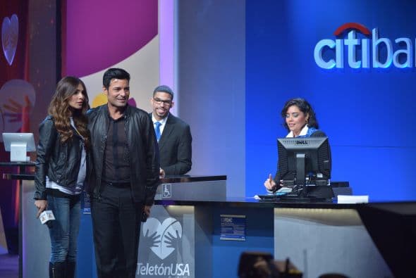 La estrella de Chayanne llenó de música y luz el foro, desde donde encantó ¡y enamoró! a los asistentes. 