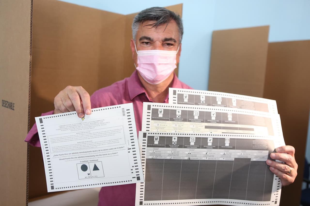 Charlie Delgado sale a votar y expresa que tuvo una revelación de su esposa fallecida 