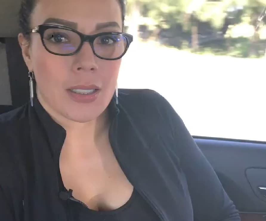 En los últimos meses, Tavares se ha convertido en más famosa, y ha hecho tremendas predicciones (que no se han cumplido), como que varias ciudades estadounidenses 
<b><a href="http://www.pulzo.com/nacion/deseret-tavares-vidente-colombiana/PP363129">quedarán destruidas tras un ataque</a></b> nuclear.