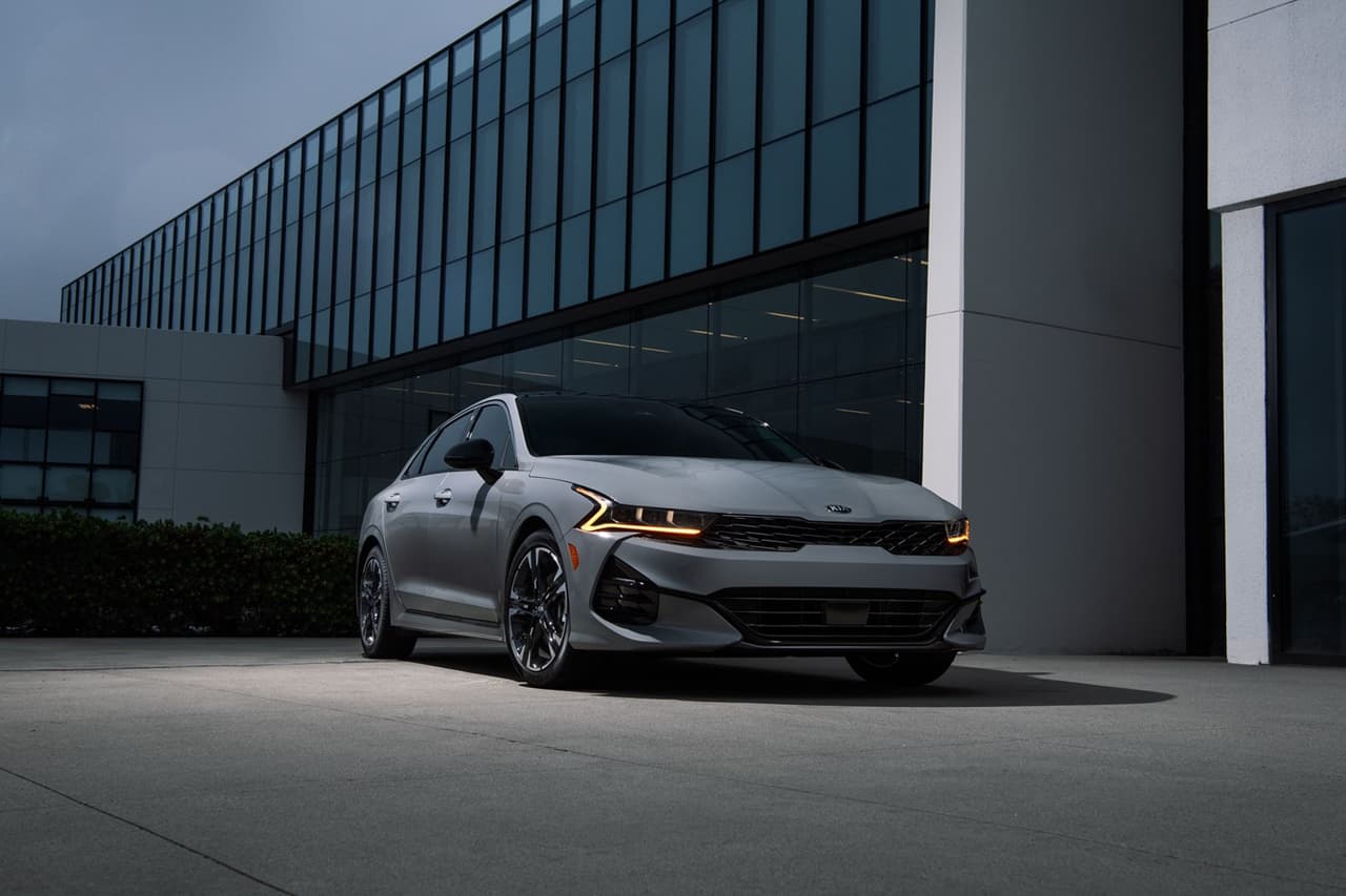 Hasta el momento se desconocen los precios de sus diferentes versiones y los datos sobre su consumo de combustible. Esta información se hará pública una vez cerca de la fecha de su lanzamiento durante el verano de 2020.