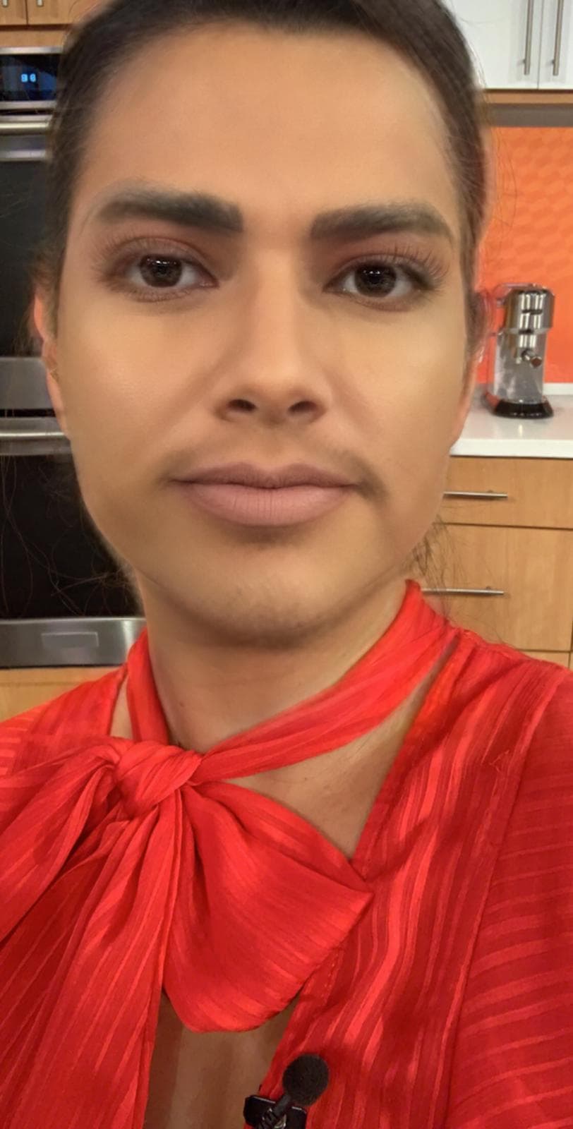 Ana Patricia llamó a su ‘yo’ masculino ‘Patricio’. “¿Así se verá Gael de grande?”, preguntó la conductora mexicana al ver su rostro con rasgos de hombre.