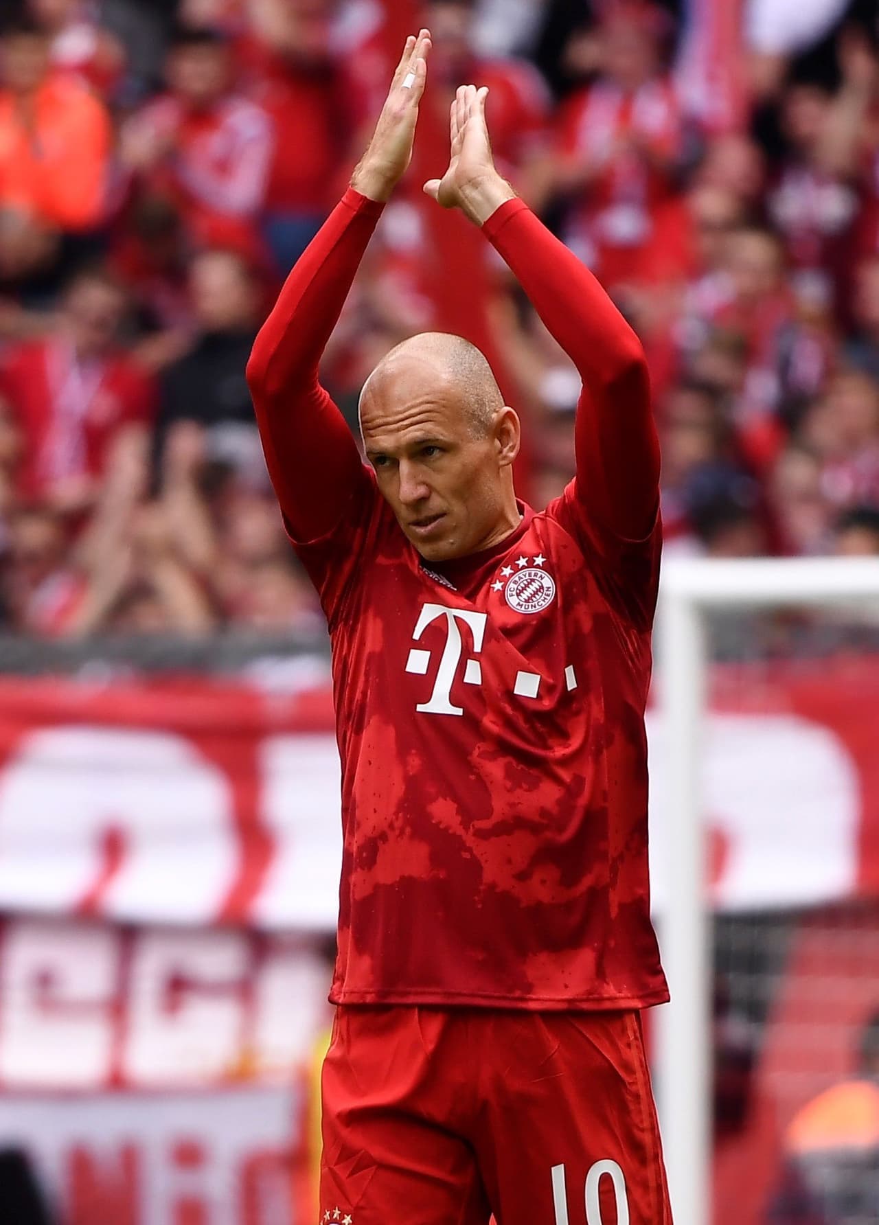 El último partido de Franck Ribery y Arjen Robben con Bayern Munich fue la oportunidad para rendir homenaje a dos cracks que brillaron con el club. Emotiva despedida.