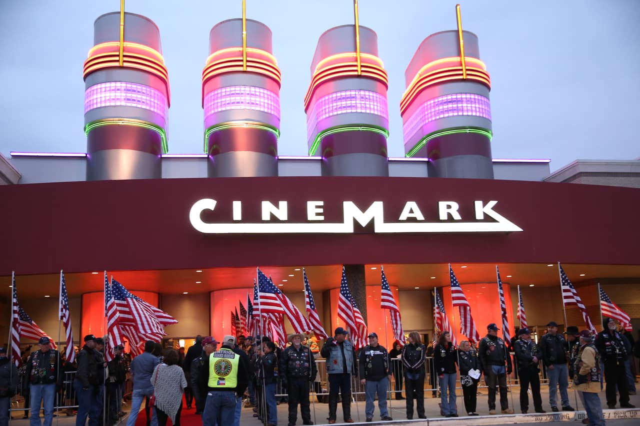 Cientos de veteranos asistieron a una función especial de 'American Sniper' en el norte de Texas