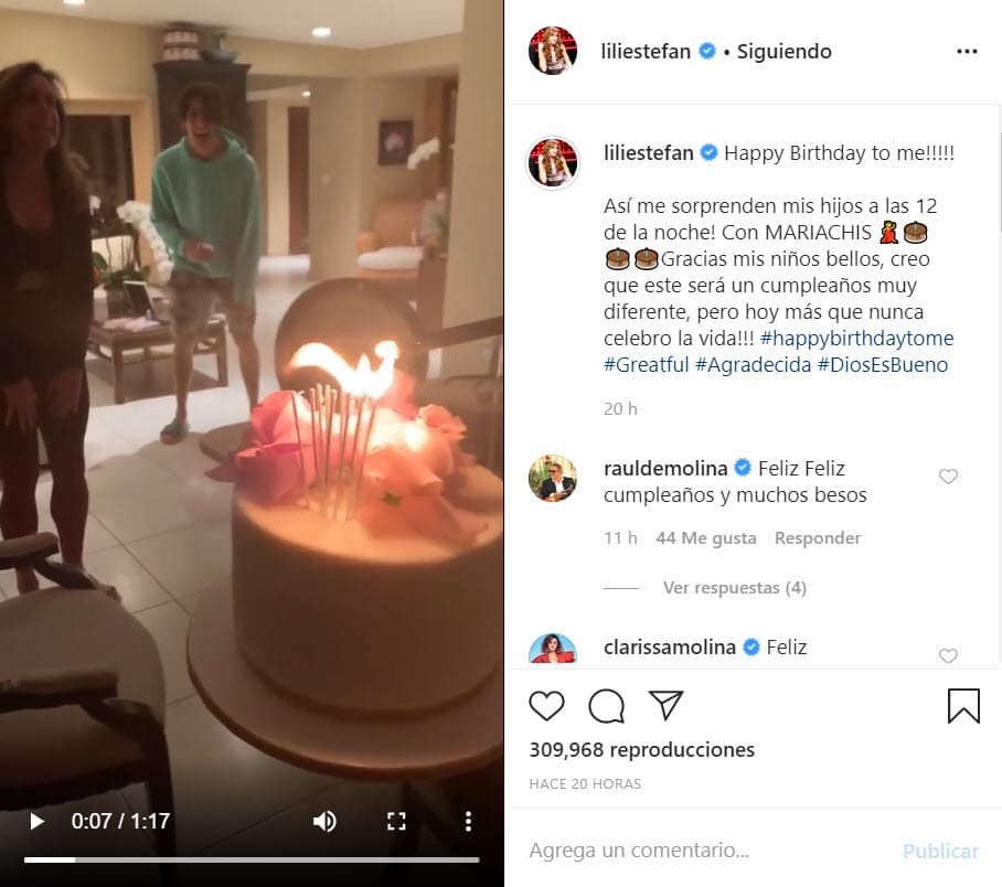 A la media noche, los jóvenes le llevaron mariachi a su casa, aunque eso sí, siempre mantuvieron distancia para acatar las indicaciones de las autoridades debido al brote de Covid-19.
<br>