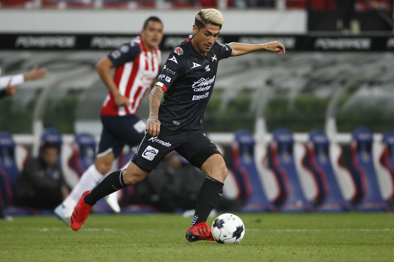 Chivas derrotan con autoridad al Mazatlán en un encuentro en el que hicieron tres goles en cinco minutos.