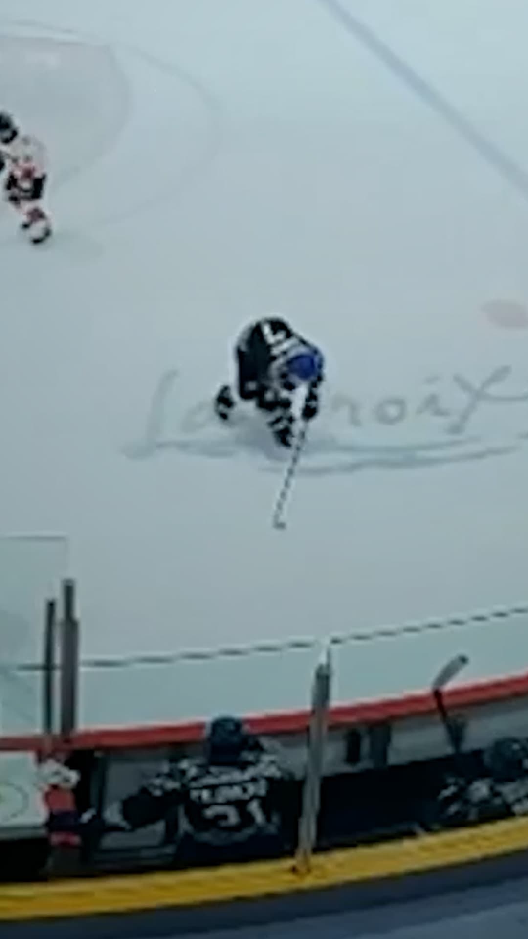 Policía retirado sufre un ataque al corazón durante torneo de hockey en Florida