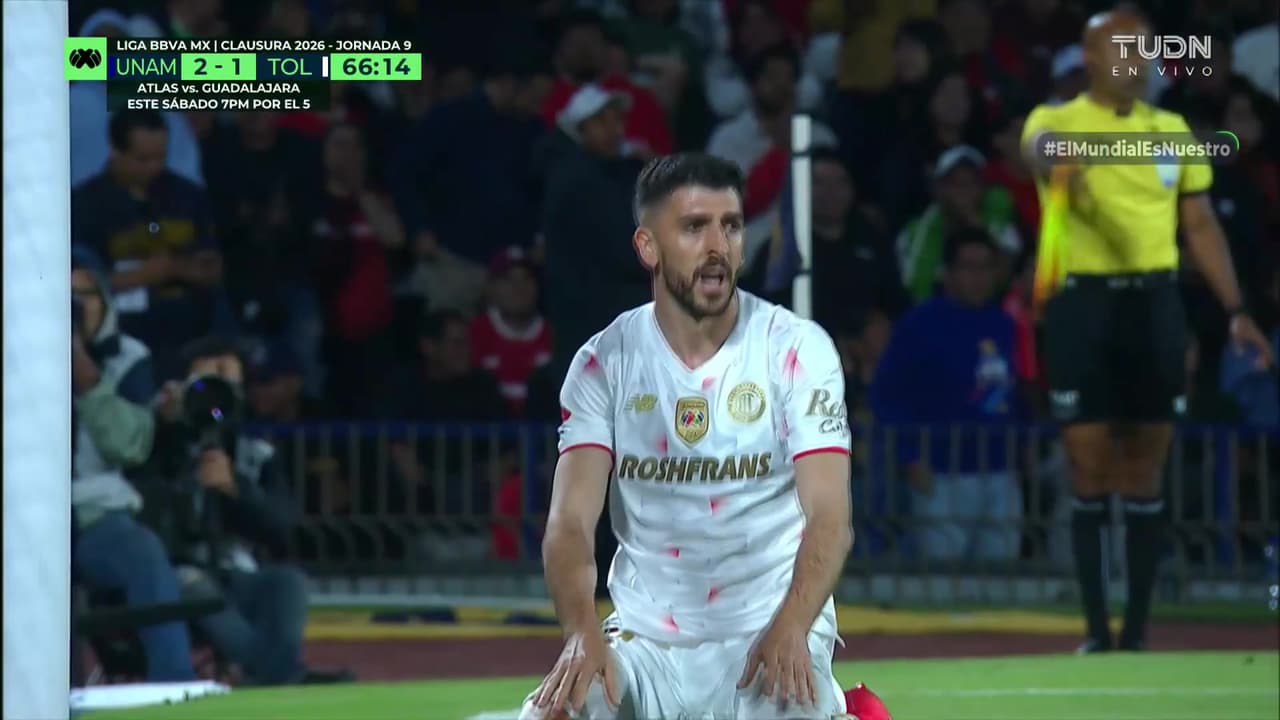 ¡Doble chilena dentro del área y por poco es golazo de Paulinho!