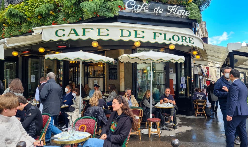 Entre las medidas de relajación de restricciones también se ha reducido el horario del toque de queda, que antes empezaba a las 7 pm y ahora será a partir de las 9 pm.