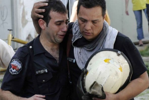 "Nos pasó una desgracia que no tenía que haber pasado", lamentó uno de los rescatistas, al borde de las lágrimas, en el lugar de los hechos.