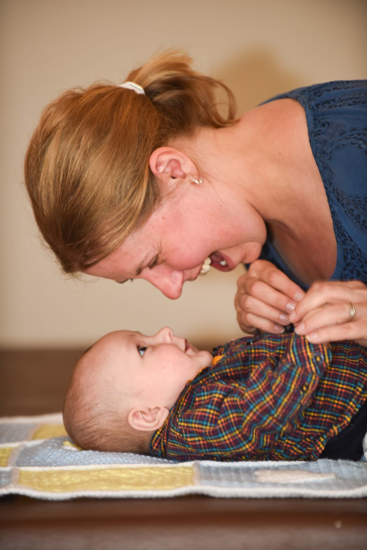Se dirigieron al hospital, donde Deborah entró a urgencias de inmediato.